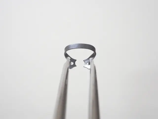 ラバーダム防湿による「確実な無菌・無水状態での接着」