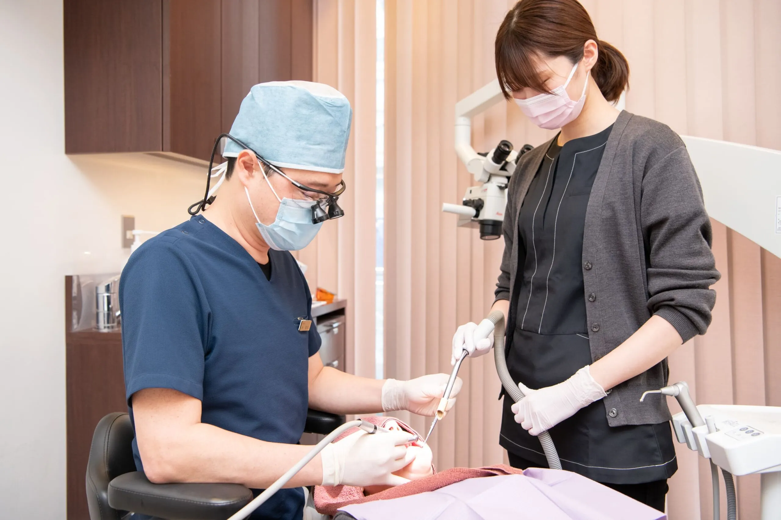 むし歯の除去（必要最小限）とラバーダム防湿